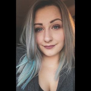 Meet your Posher, Caitlin